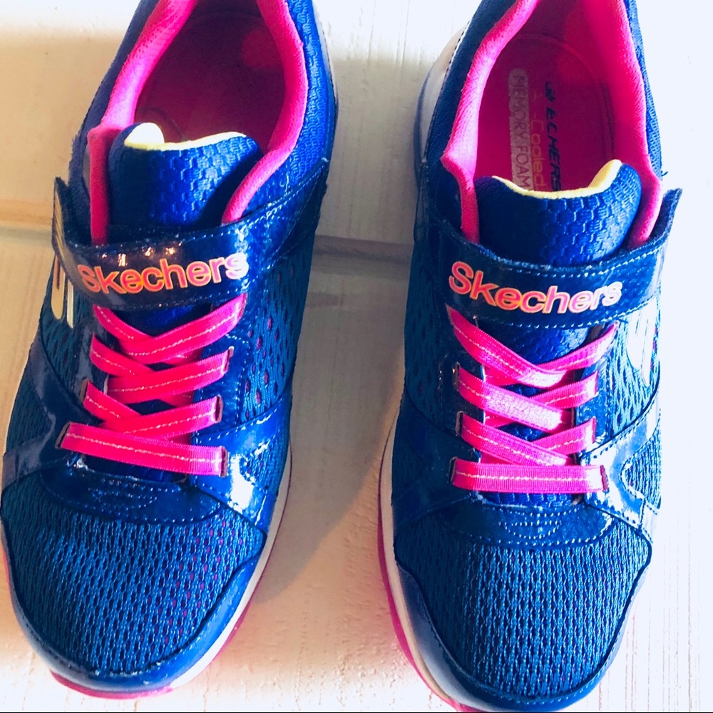 Sketchers Sneakers